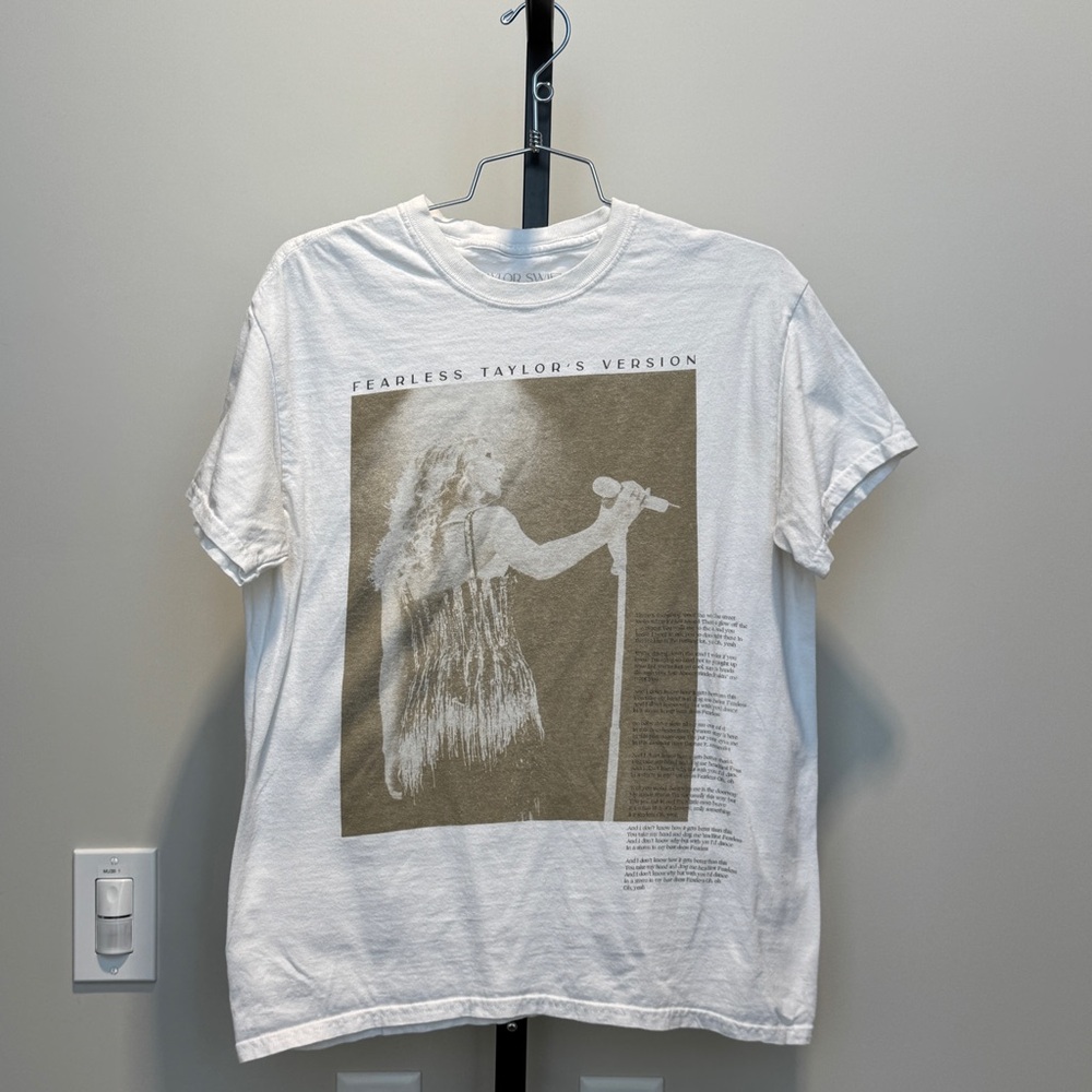 Taylor Swift Fearless (Taylor's Version) “So Dim That Spotlight” T-Shirt Medium